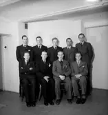 Rumsinteriör, 9 män.
Karlslunds Idrottsförening (K.I.F.), styrelsen.