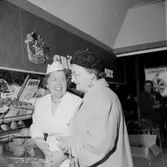 Konsum Tybble, affärsinteriör, kunder och personal.