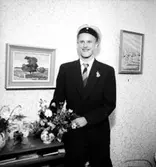 Rumsinteriör, en student.
Filip Anderssons studentexamen.