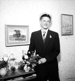 Rumsinteriör, en student.
Filip Anderssons studentexamen.