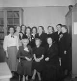 Interiör, damgrupp.Svenska Örns