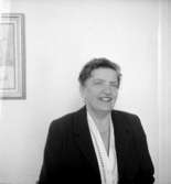 En kvinna, bröstbild.Fru Alvbrant