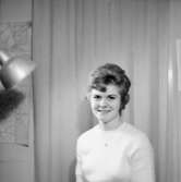 En kvinna, bröstbild.PerssonBilden tagen för pass.