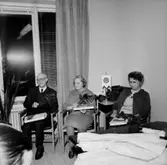 Rumsinteriör, Kexens pensionärer. Personalklubben uppvaktar.
Örebro Kexfabrik.