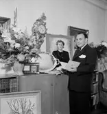 Rumsinteriör, en man.
Hagman på 40-årsdagen.