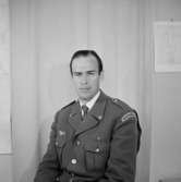 En man i uniform, bröstbild.
Gösta Israelsson, Räddningskåren.
Bilden tagen för id-kort.