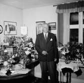 Rumsinteriör, en man.Hjalmar Lindskog på 75-årsdagen.