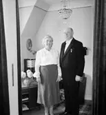 Rumsinteriör, ett par.
Millert