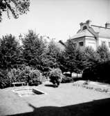 Bostadshus med trädgård.Överstinnan af Sillén.