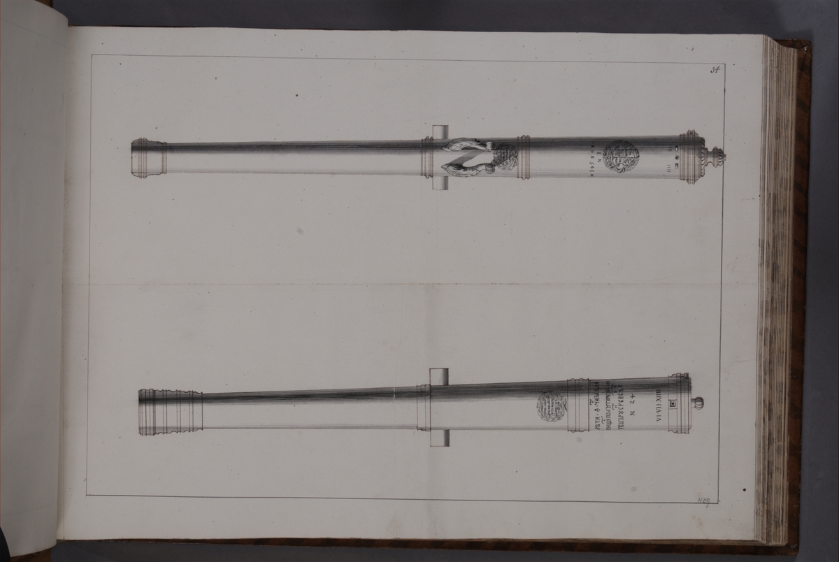 Kjell Hedberg, Avbildning föreställande eldrör tagna som troféer av den svenska armén i Polen den 4 oktober 1703 och utur staden Strasburg (Brodnica) den 16 oktober 1703. Ingår i volym med avbildade kanontroféer tagna åren 1703-1706.