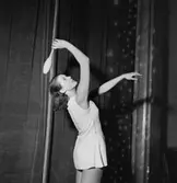 Gymnastik, en flicka.
Fröken Bierich