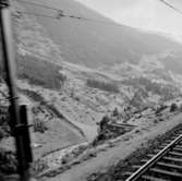 Vy.
Bilden tagen i samband med tågresan genom Schweiz.