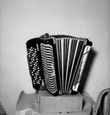 Musikinstrument: dragspel.
Skandia