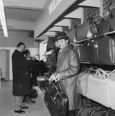 Konsum Domus, affärsinteriör, kunder och personal.