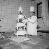 Vasakonditoriet, interiör, en man.