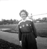 Idrottstävling för damer på Örnsro idrottsplats, en kvinna.
Inga-Greta Lindberg, IFK Nora.