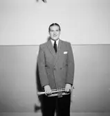 Whispering Band på Teknis, en man med musikinstrument (trumpet).