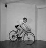 En man med cykel.
Lennart Karlsson
