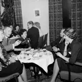 Grupp på restaurang City, högtid.
Wigrell & Co.