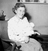 Rumsinteriör, familjegrupp 2 personer.Åke