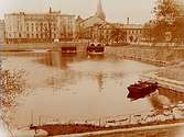 Centralparken. Svartån och bostadshus.