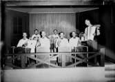 Wezeli Dansorkester, sju män med musikinstrument.