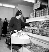 Konsum Snabbköp, affärsinteriör med kunder.