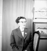 Rumsinteriör, en kvinna.Beijer