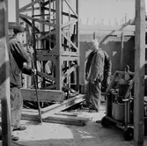 Byggnadsarbete, tre män.
Örebro söder.