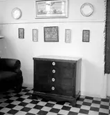 Antikboden, interiör, byrå.