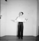 Interiör, en pojke.
Göte Max