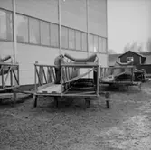 Vretstorpsverken, fabriksbyggnader, jordbruksredskap, en man.