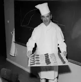 Konsum Bageriet, interiör, en man.