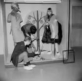 Västra Yrkesskolan, dekoration, tre personer.