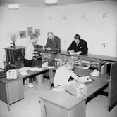 Kontorsinteriör, fyra personer.
Metalls avdelning på Medborgarhuset.