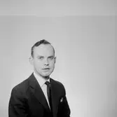 En man, bröstbild.
Örebro Sparbank.