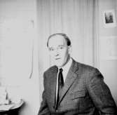 En man, bröstbild.Sture Tholin