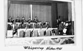 Whispering Band hösten 1961, 13 män med musikinstrument.
