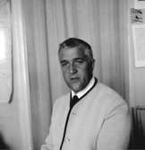 En man, bröstbild.KarlssonBilden tagen för pass.