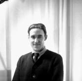 En ung man, bröstbild.Ragge