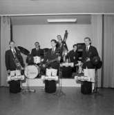 Söderlunds orkester, sex män med musikinstrument.