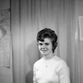 En kvinna, bröstbild.PerssonBilden tagen för pass.