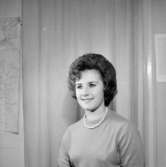 En kvinna, bröstbild.PerssonBilden tagen för pass.