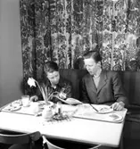 Konsum, restaurang Gyllingen, interiör från matsalen, två pojkar.