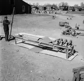 Vretstorpsverken, fabriksbyggnader, en man. Redskap.