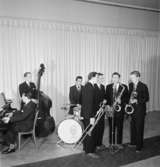 Holmströms orkester, sju män med musikinstrument.