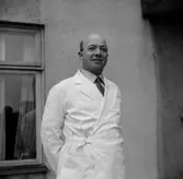 Konsums personal, en man.