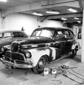 Bilservice, verkstadsinteriör, bilar.
Allmotor AB.