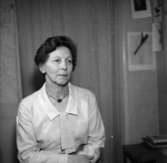 En kvinna, bröstbild.Fru Larsson, Lasarettet.Bilden tagen för id-kort.
