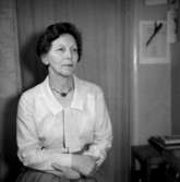 En kvinna, bröstbild.Fru Larsson, Lasarettet.Bilden tagen för id-kort.